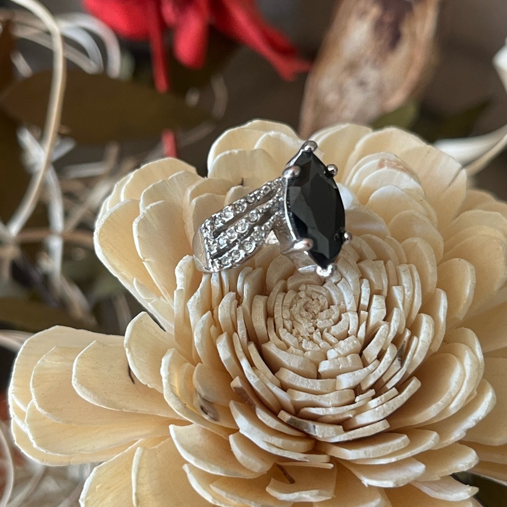 Stainless‎ Steel Black Oval Stone size 6